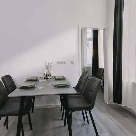 Neueroeffnung Homeme Netflix, Parkplatz, Kueche, Kurpark *