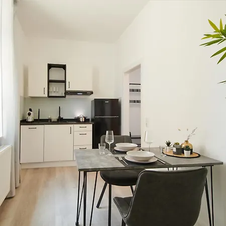 Neueroeffnung Homeme Netflix, Parkplatz, Kueche, Kurpark *