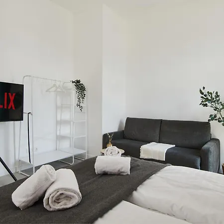 Neueroeffnung Homeme Netflix, Parkplatz, Kueche, Kurpark