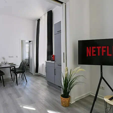 Neueroeffnung Homeme Netflix, Parkplatz, Kueche, Kurpark