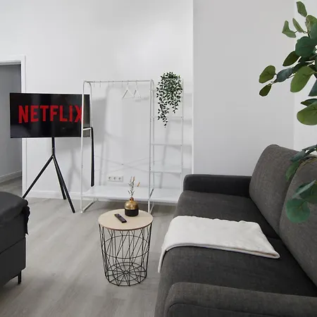 Neueroeffnung Homeme Netflix, Parkplatz, Kueche, Kurpark 巴特萨尔茨乌夫伦