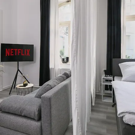 Neueroeffnung Homeme Netflix, Parkplatz, Kueche, Kurpark 公寓