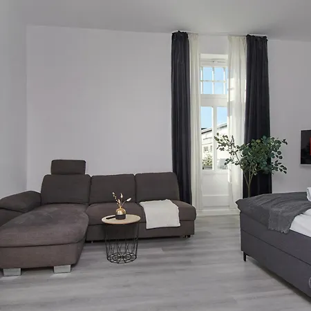 Neueroeffnung Homeme Netflix, Parkplatz, Kueche, Kurpark
