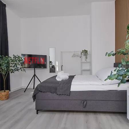 Neueroeffnung Homeme Netflix, Parkplatz, Kueche, Kurpark 巴特萨尔茨乌夫伦