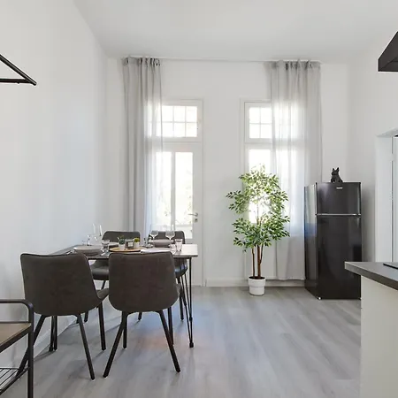 Neueroeffnung Homeme Netflix, Parkplatz, Kueche, Kurpark