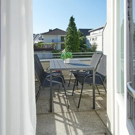 Neueroeffnung Homeme Netflix, Parkplatz, Kueche, Kurpark *