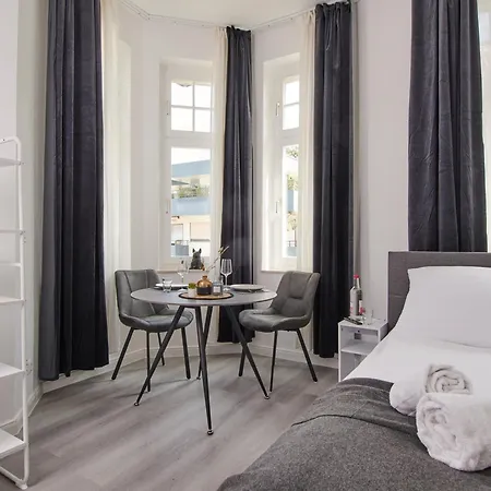 Neueroeffnung Homeme Netflix, Parkplatz, Kueche, Kurpark 公寓